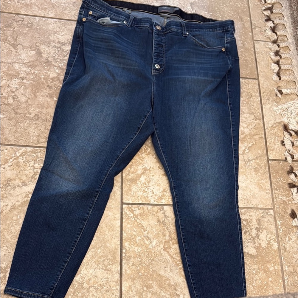 EUC Torrid Bombshell Skinny Blue Ankle Cropped Jeans with Stretch